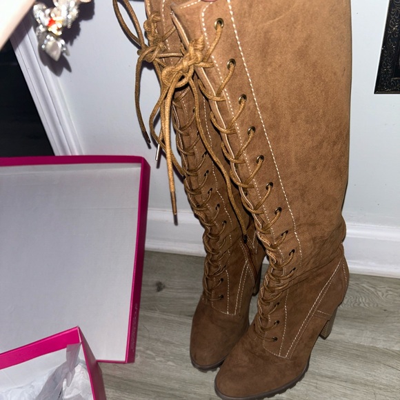 Size 8.5 Boots SHOEDAZZLE - Picture 2 of 8